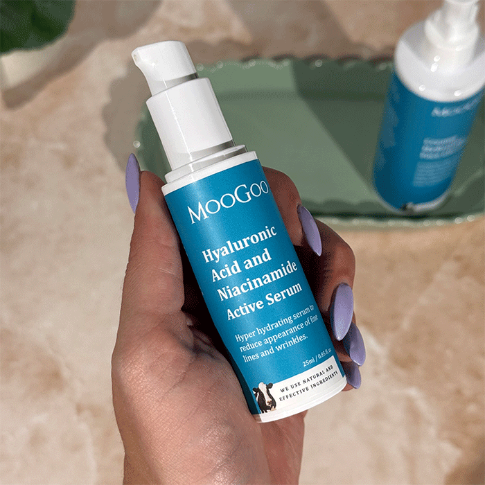 Holding MooGoo Hyaluronic Acid and Niacinamide Active Serum